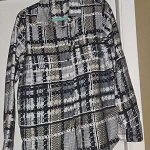 VanHeusen Ladies Black and White Plaid Long Sleeve Shirt.  Size L.
